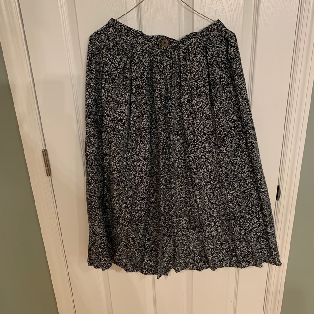 VINTAGE Black and White Floral Skirt